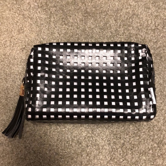 🌟5/$25!🌟 EUC Cosmetic Bag with Tassel Zipper - Picture 5 of 9
